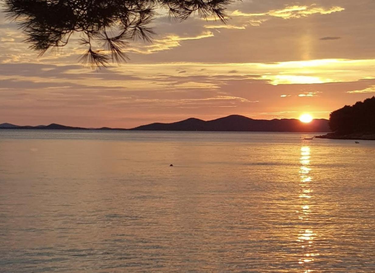 Miabella Resort Drage Bagian luar foto